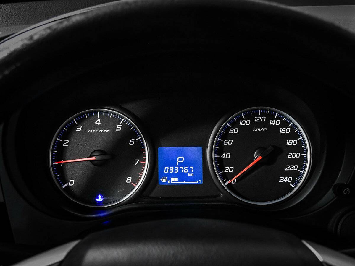 Б/У Митсубиши Оутлэндер 2015 года. Фото: #9