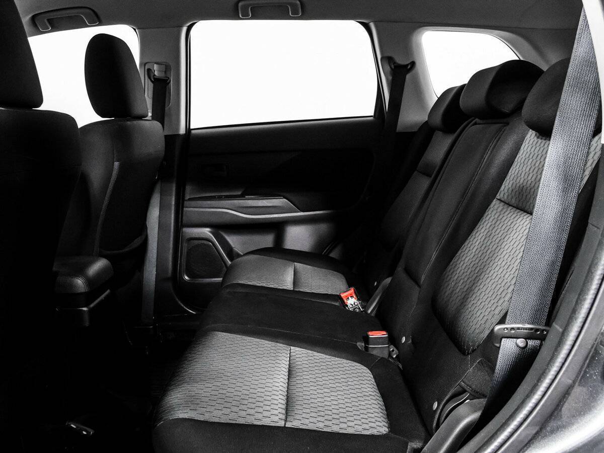 Б/У Митсубиши Оутлэндер 2015 года. Фото: #11