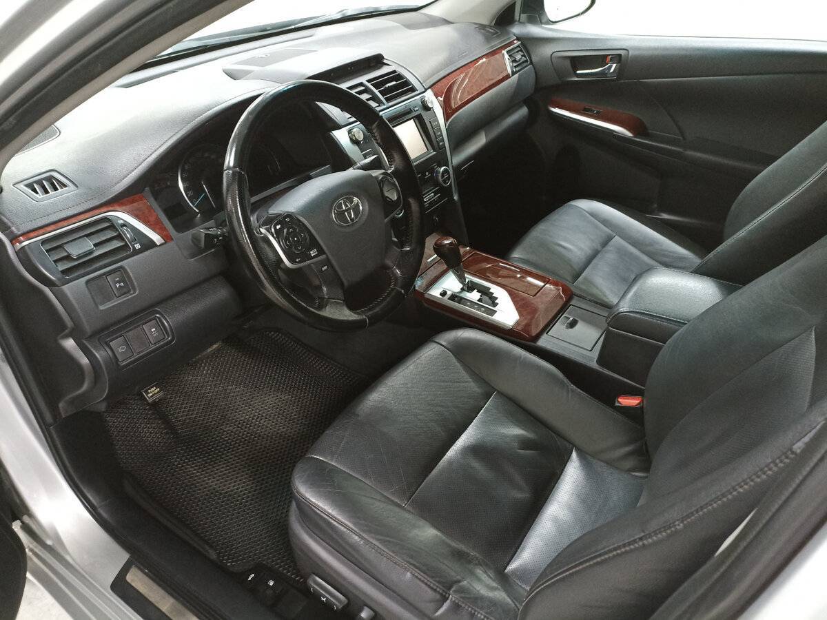 Б/У Тойота Камри 2014 года. Фото: #15