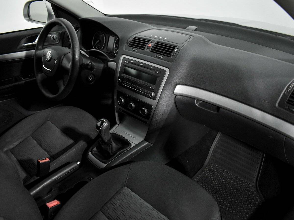 Б/У Шкода Октавия 2013 года. Фото: #13