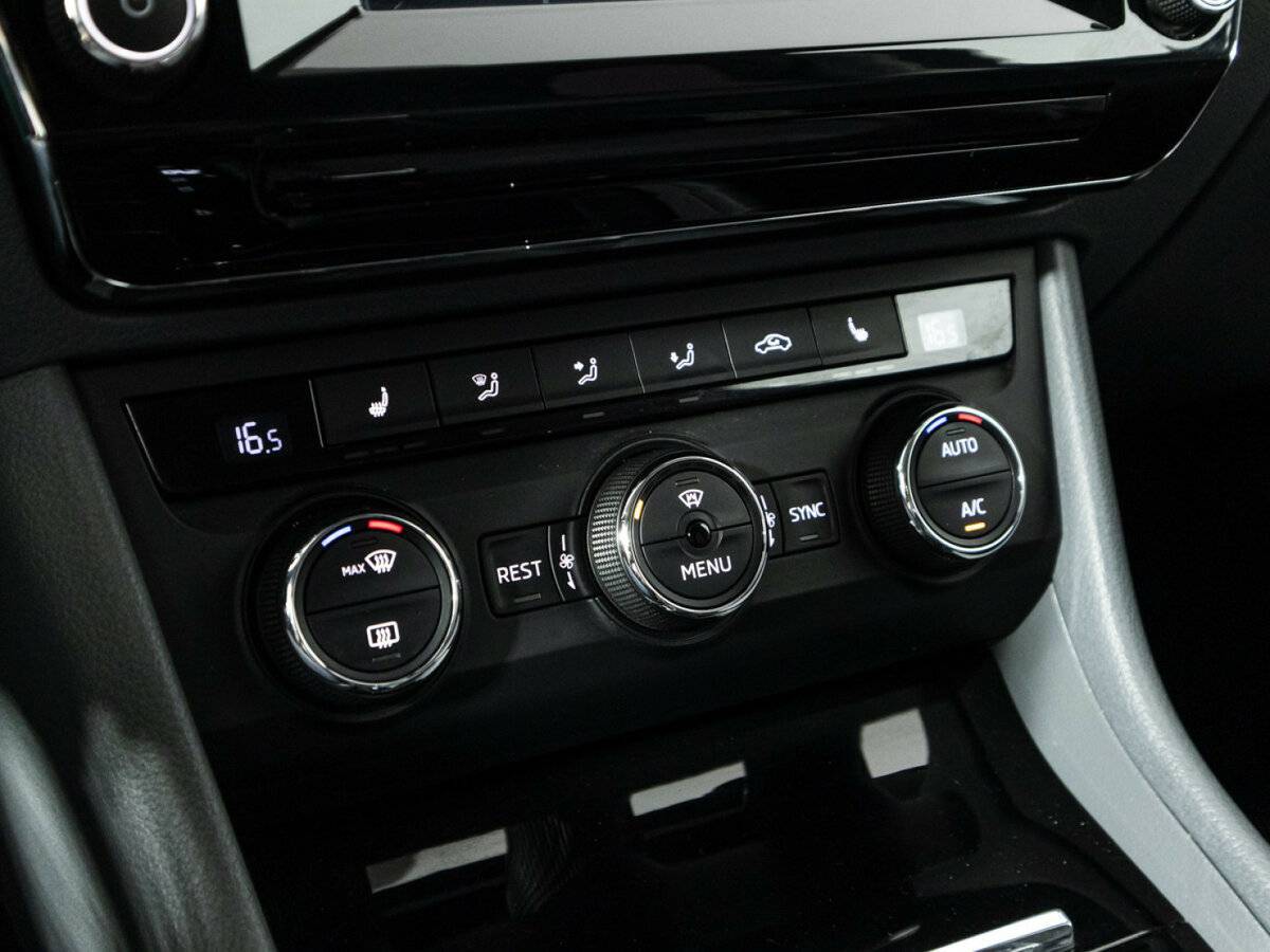 Б/У Шкода Суперб 2015 года. Фото: #17