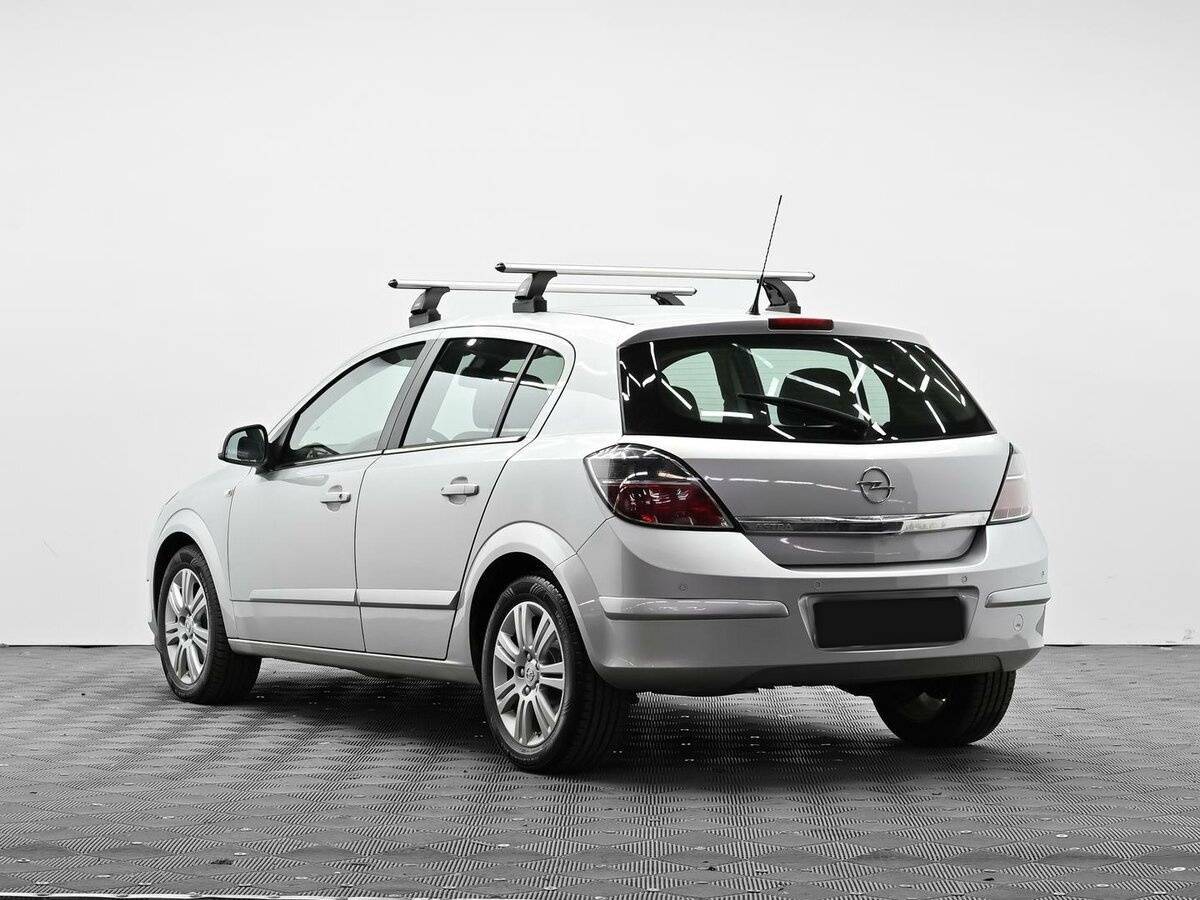 Б/У Опель Астра 2012 года. Фото: #2