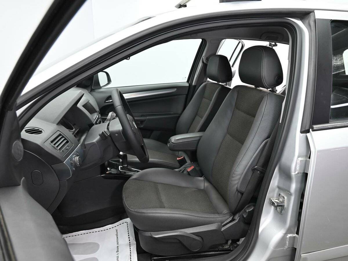 Б/У Опель Астра 2012 года. Фото: #4