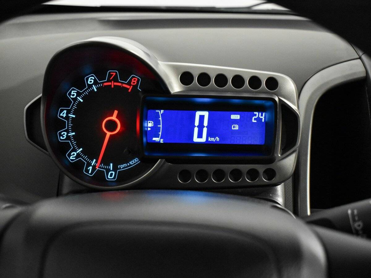 Б/У Шевроле Авео 2012 года. Фото: #14