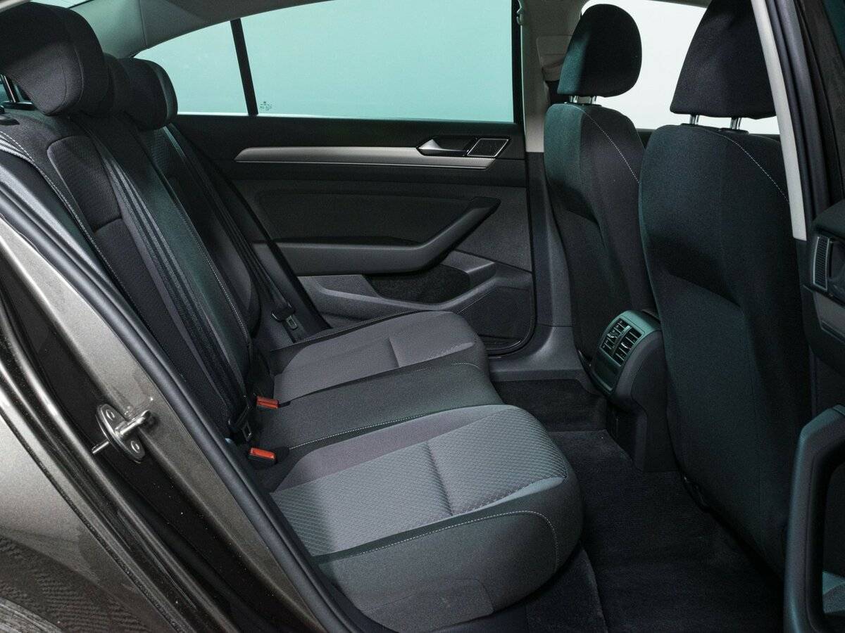 Б/У Фольксваген Пассат 2017 года. Фото: #8