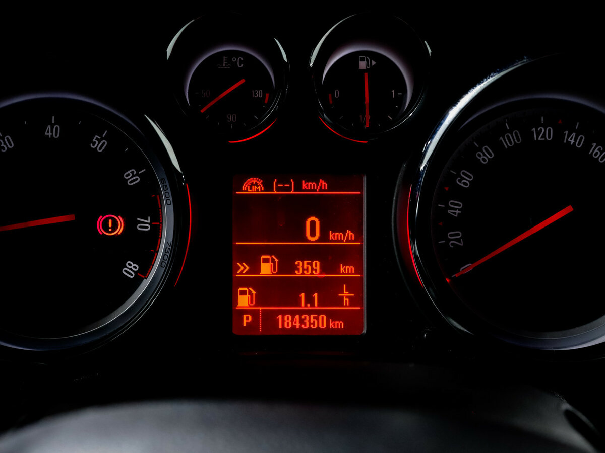 Б/У Опель Астра 2014 года. Фото: #8