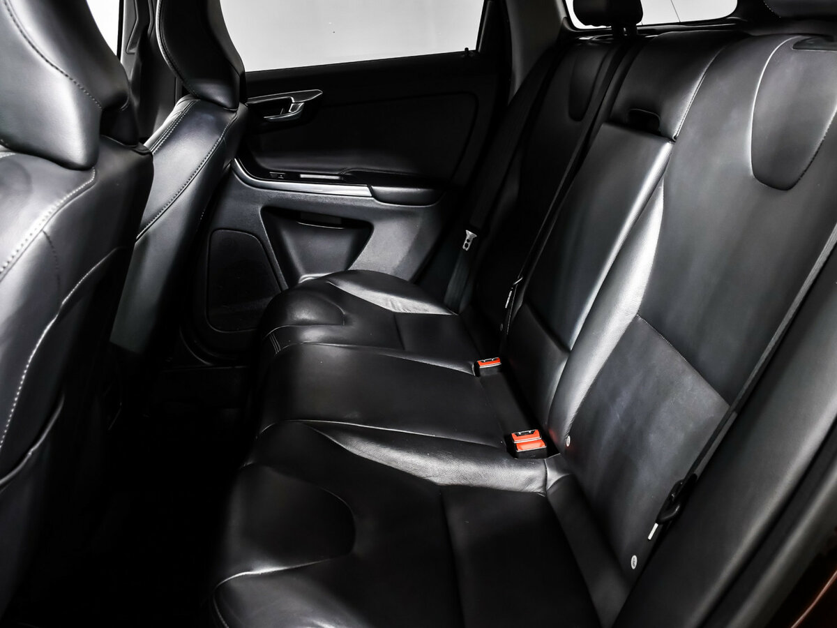 Б/У Вольво ИксЦ60 2015 года. Фото: #11