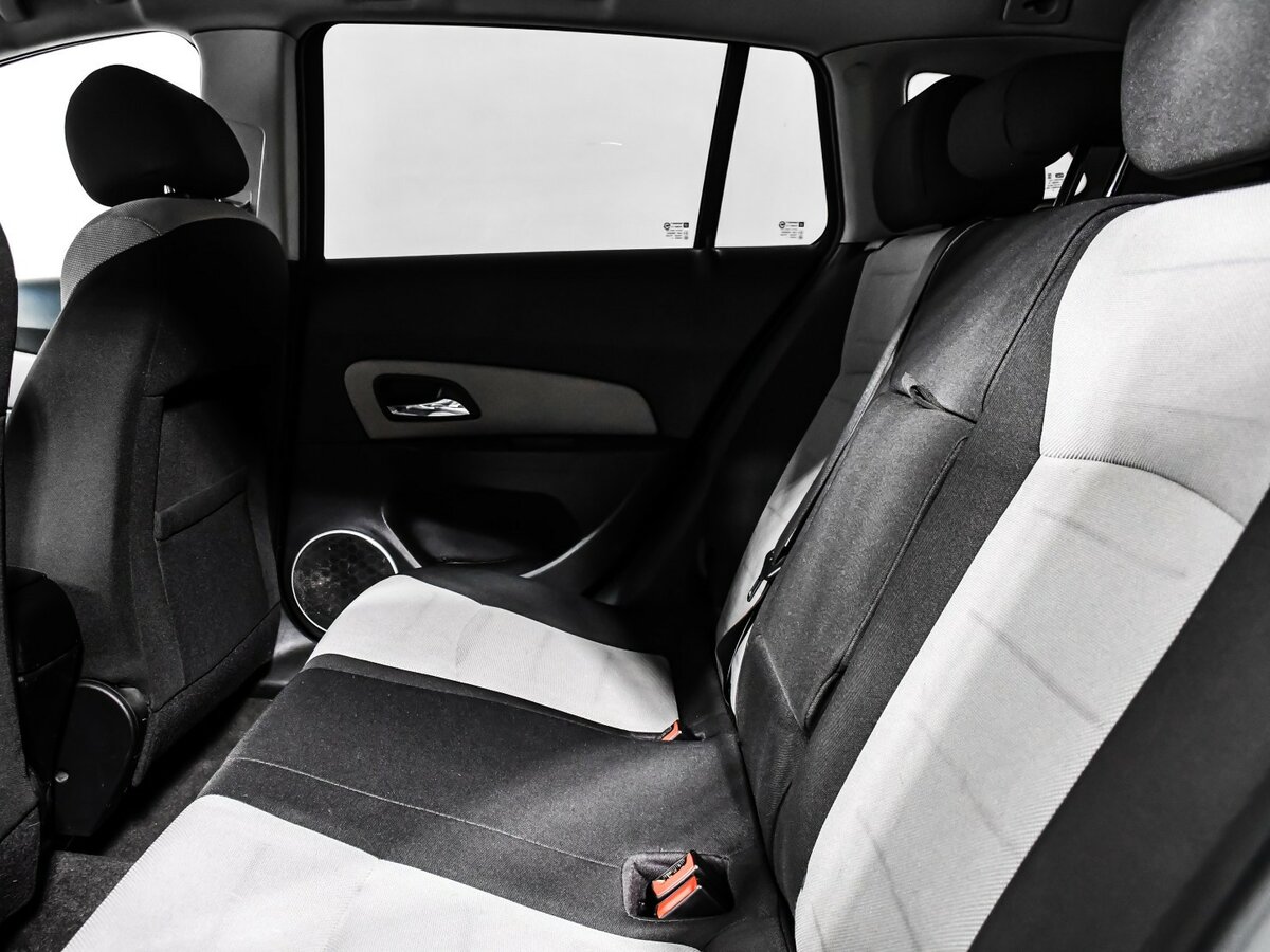 Б/У Шевроле Круз 2015 года. Фото: #9