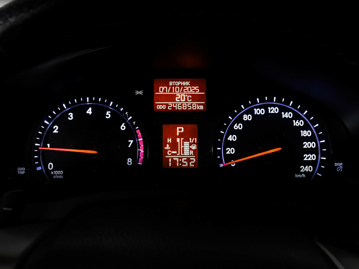 Б/У Тойота Авенсис 2012 года. Фото: #7