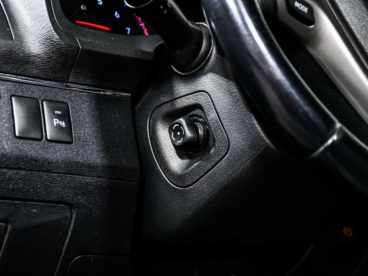 Б/У Тойота Авенсис 2012 года. Фото: #13