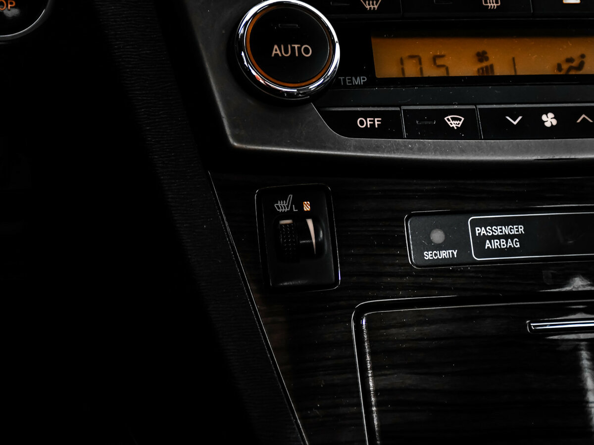 Б/У Тойота Авенсис 2012 года. Фото: #17