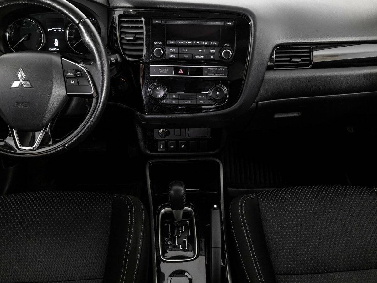 Б/У Митсубиши Оутлэндер 2019 года. Фото: #9