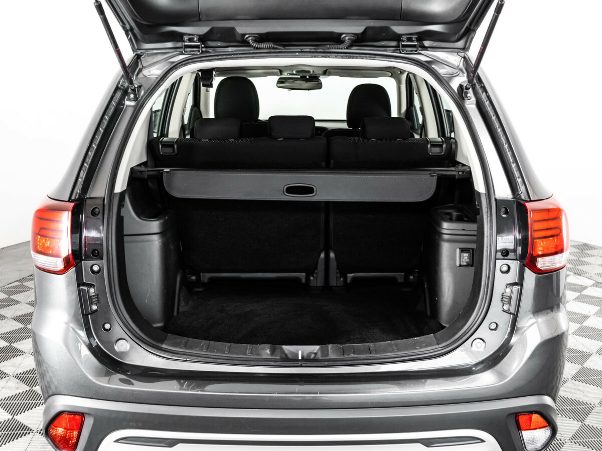 Б/У Митсубиши Оутлэндер 2019 года. Фото: #16