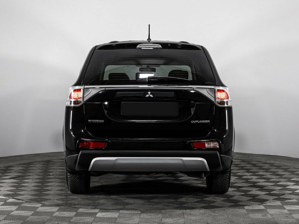 Б/У Митсубиши Оутлэндер 2014 года. Фото: #4