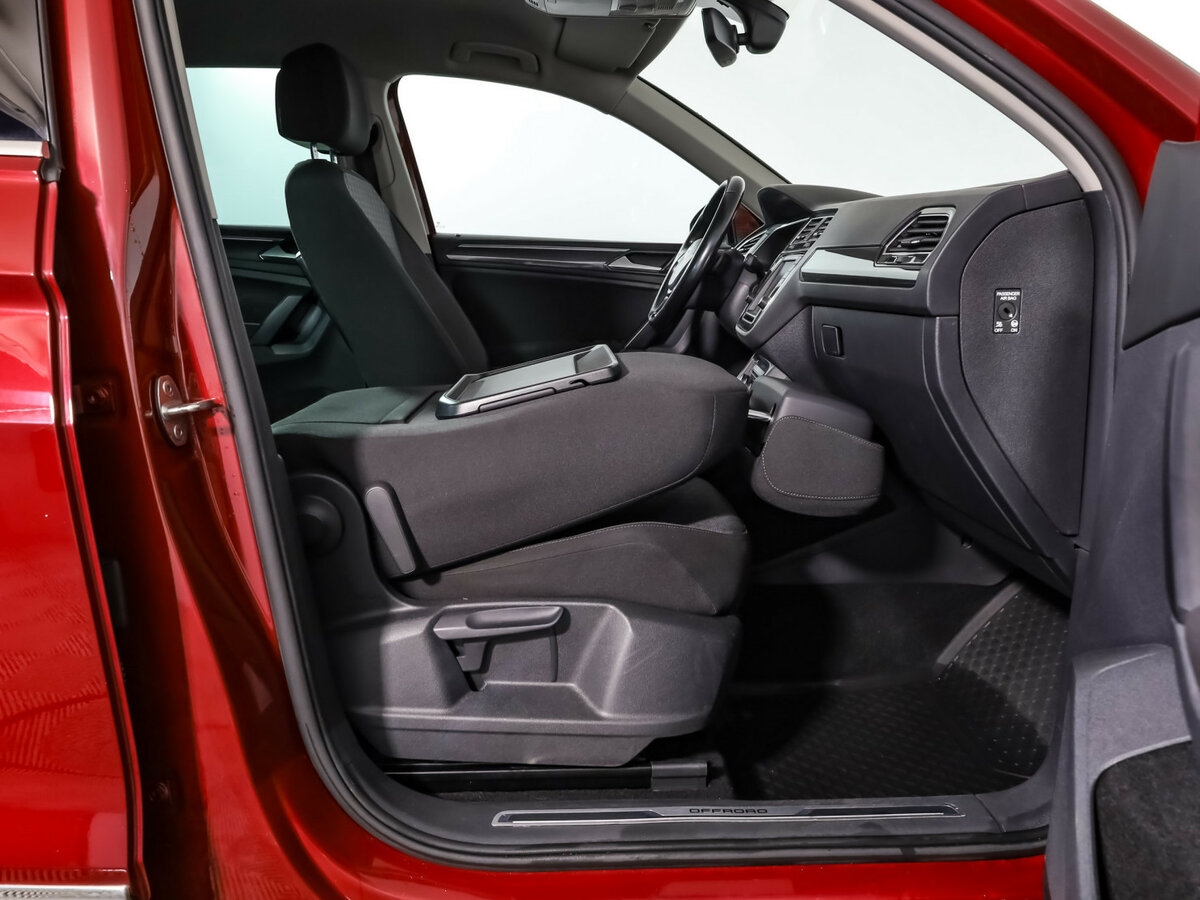 Б/У Фольксваген Тигуан 2017 года. Фото: #21