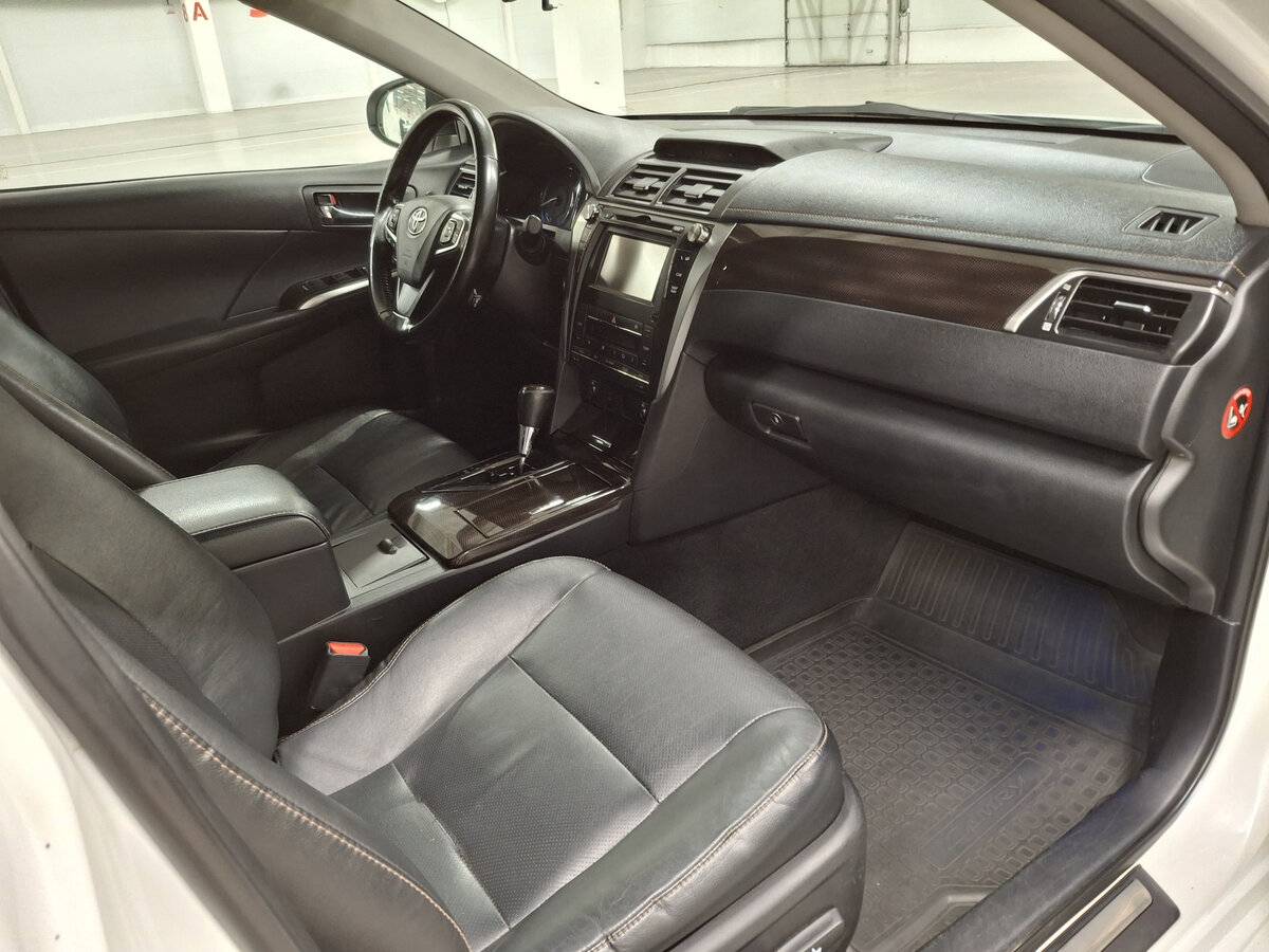 Б/У Тойота Камри 2015 года. Фото: #10