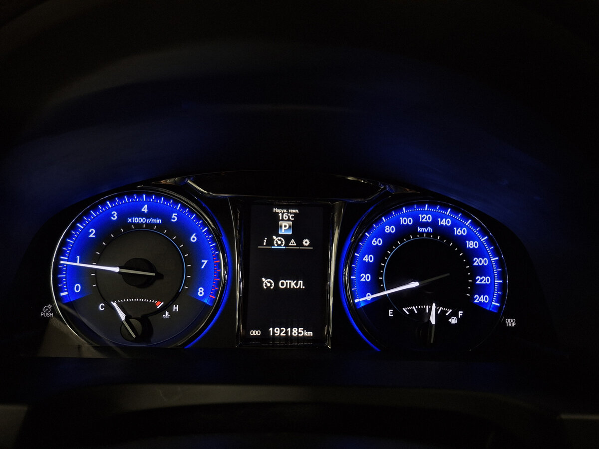 Б/У Тойота Камри 2015 года. Фото: #12