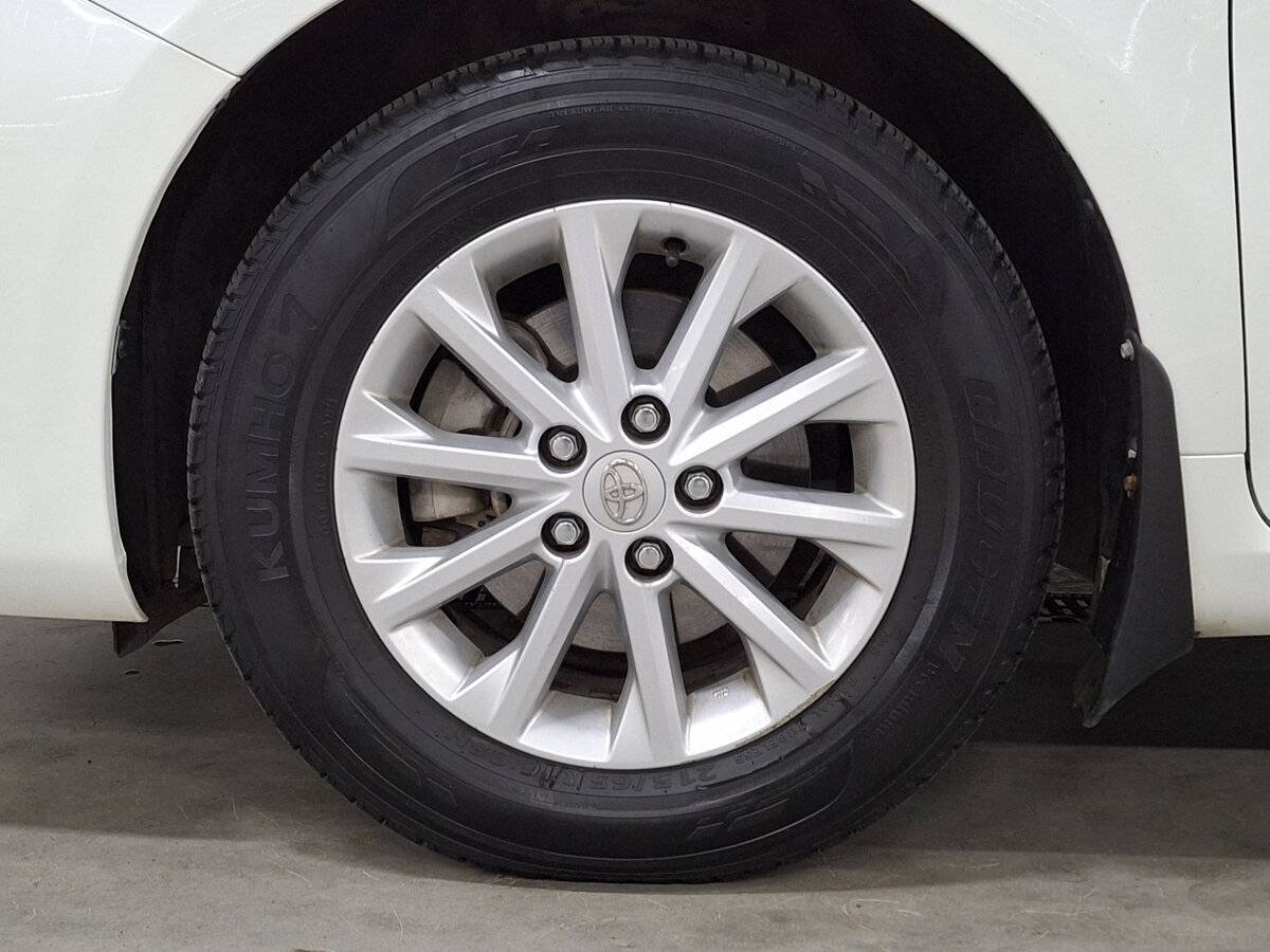 Б/У Тойота Камри 2015 года. Фото: #17