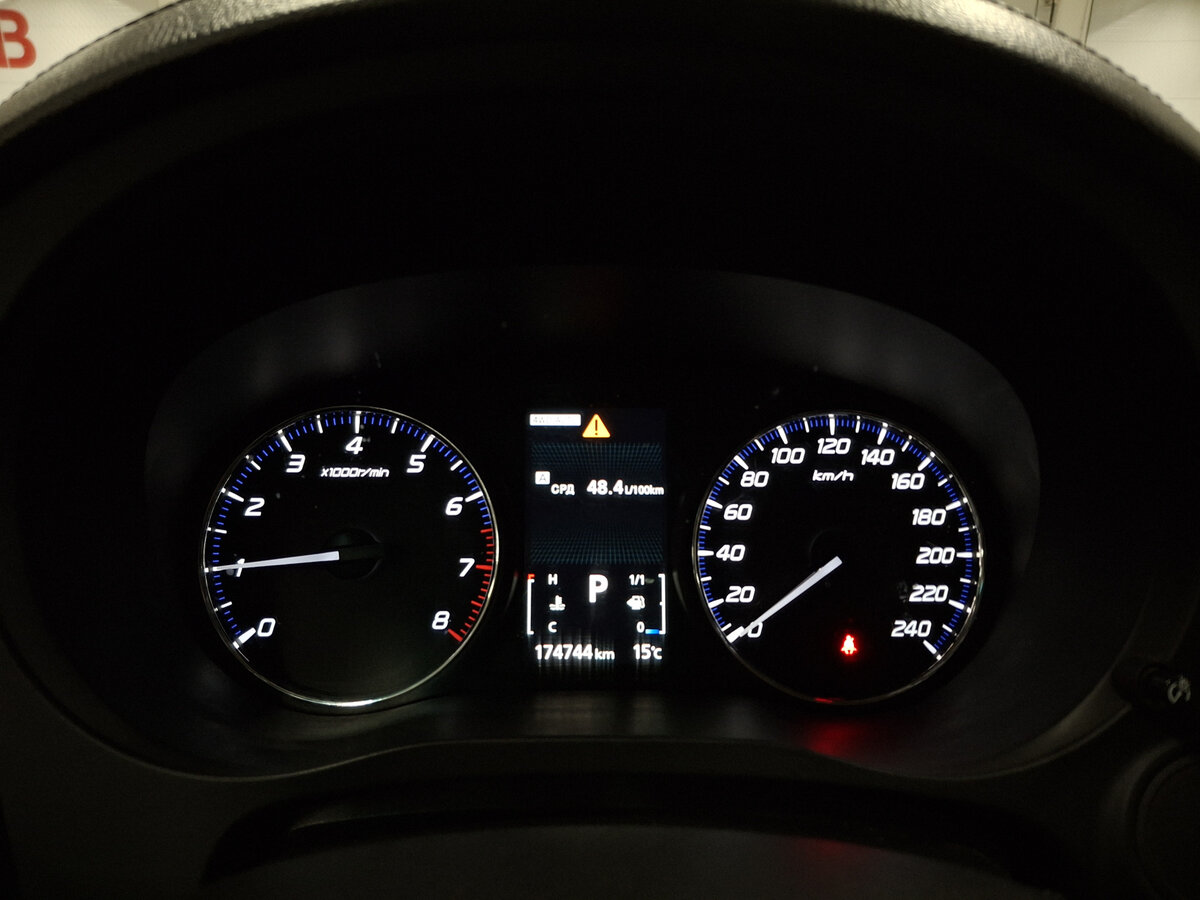 Б/У Митсубиши Оутлэндер 2015 года. Фото: #12