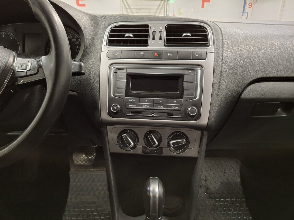 Б/У Фольксваген Поло 2019 года. Фото: #13