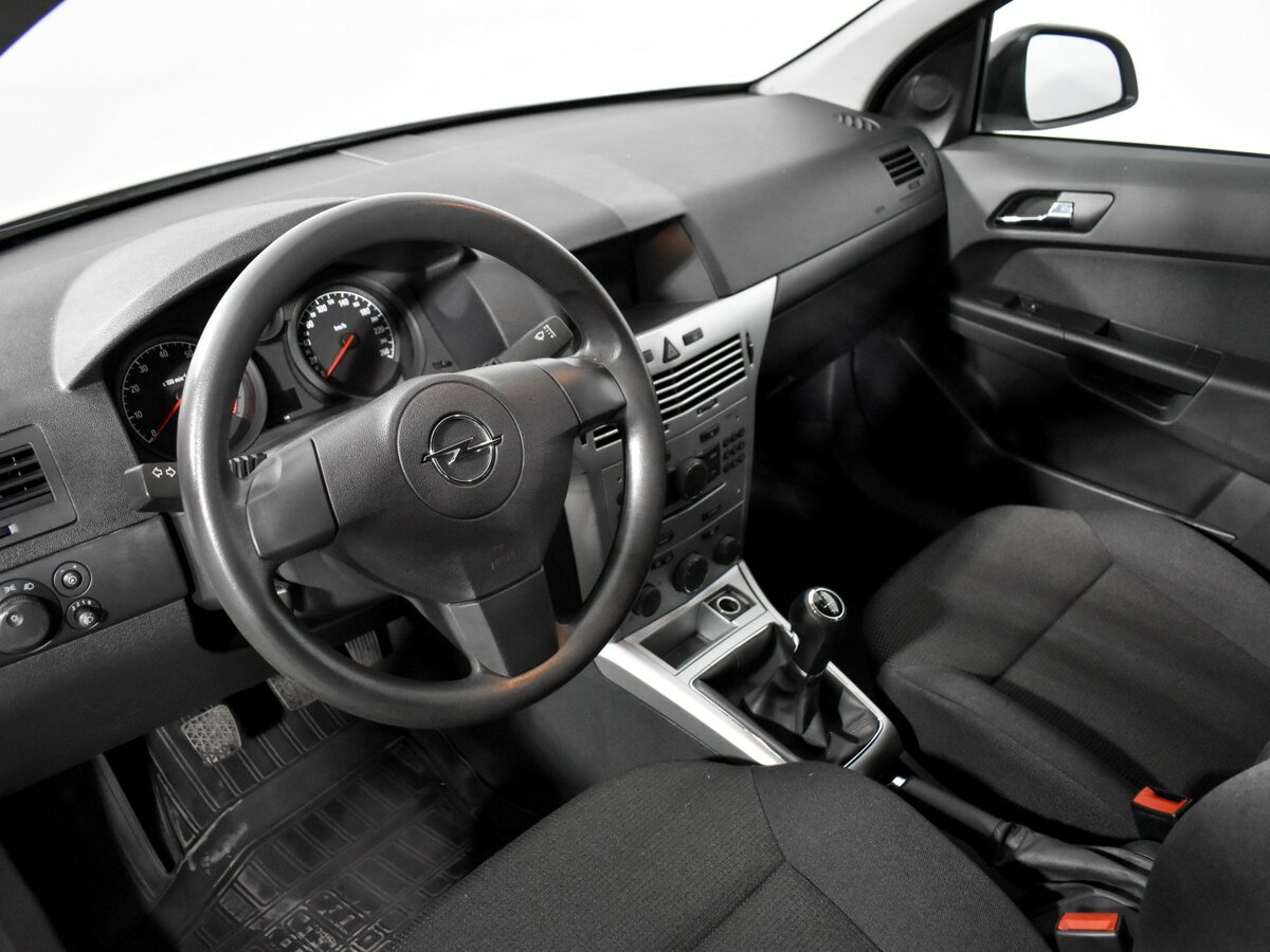 Б/У Опель Астра 2013 года. Фото: #7