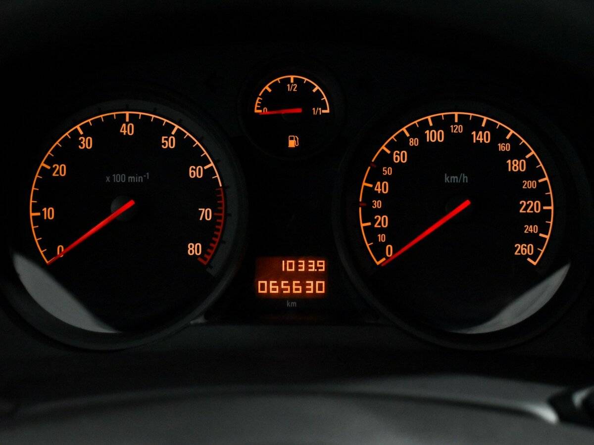 Б/У Опель Астра 2013 года. Фото: #14