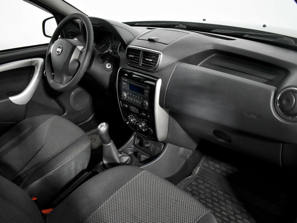 Б/У Ниссан Террано 2015 года. Фото: #11