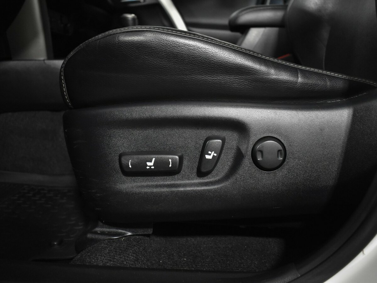 Б/У Тойота Рав4 2015 года. Фото: #8