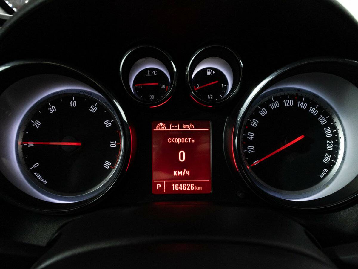 Б/У Опель Астра 2014 года. Фото: #11