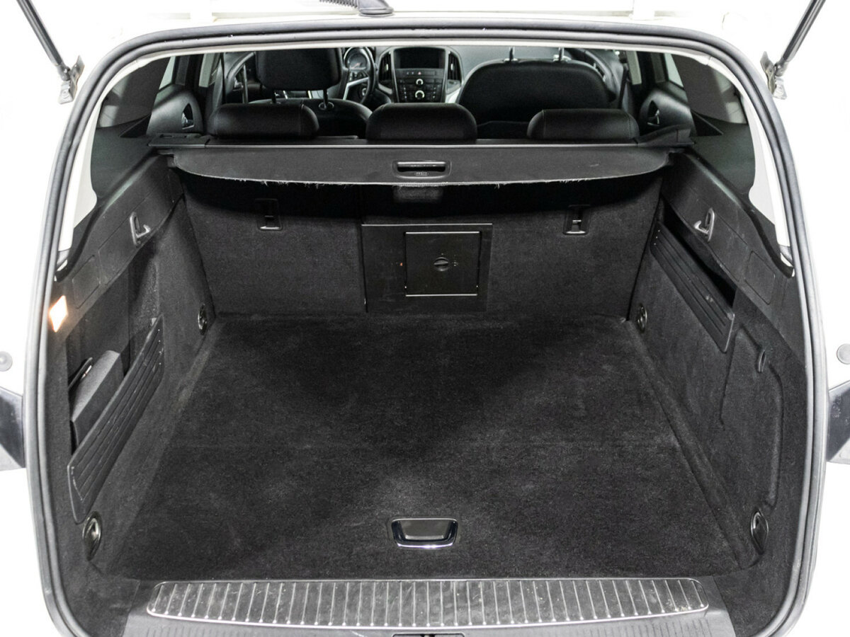 Б/У Опель Астра 2014 года. Фото: #15