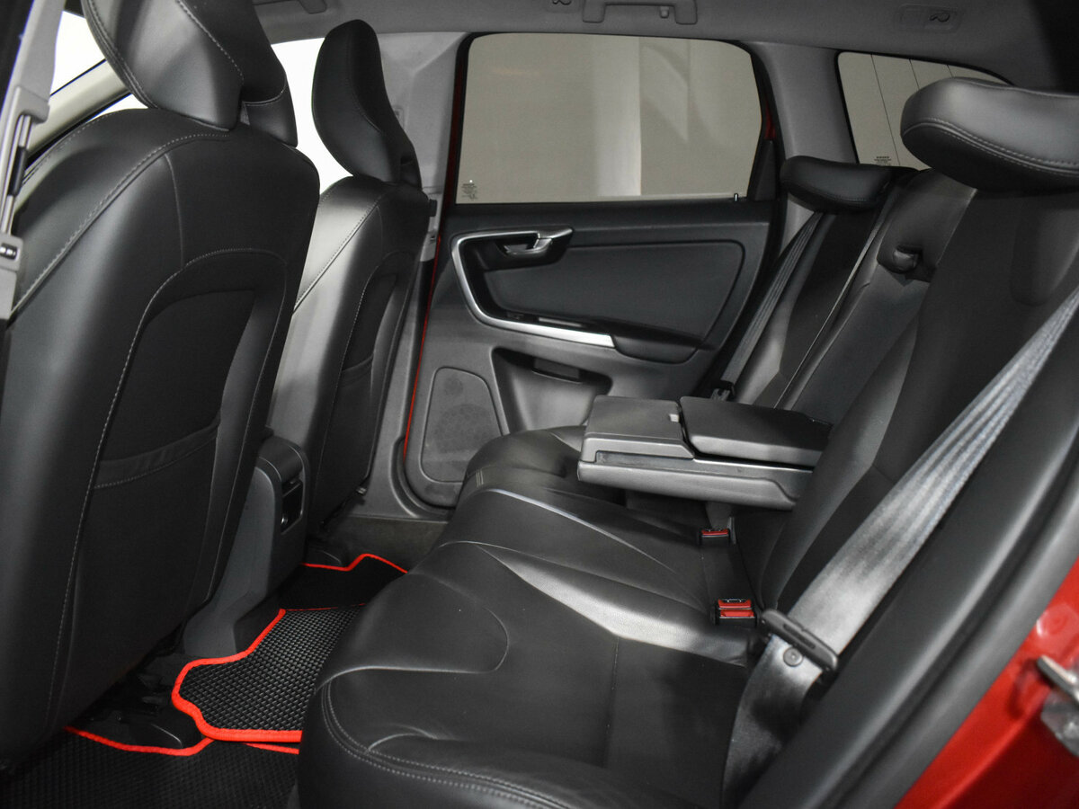 Б/У Вольво ИксЦ60 2015 года. Фото: #11