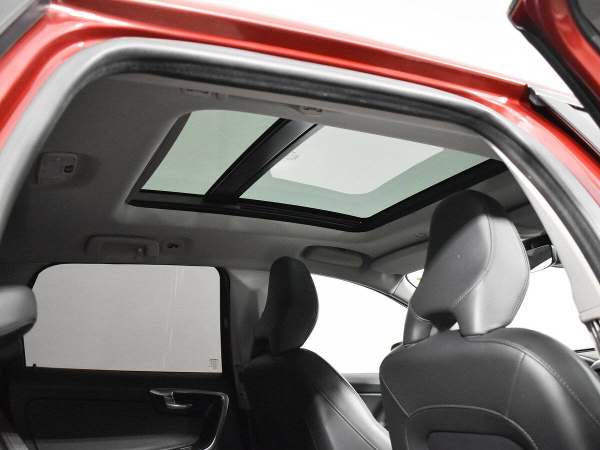 Б/У Вольво ИксЦ60 2015 года. Фото: #14