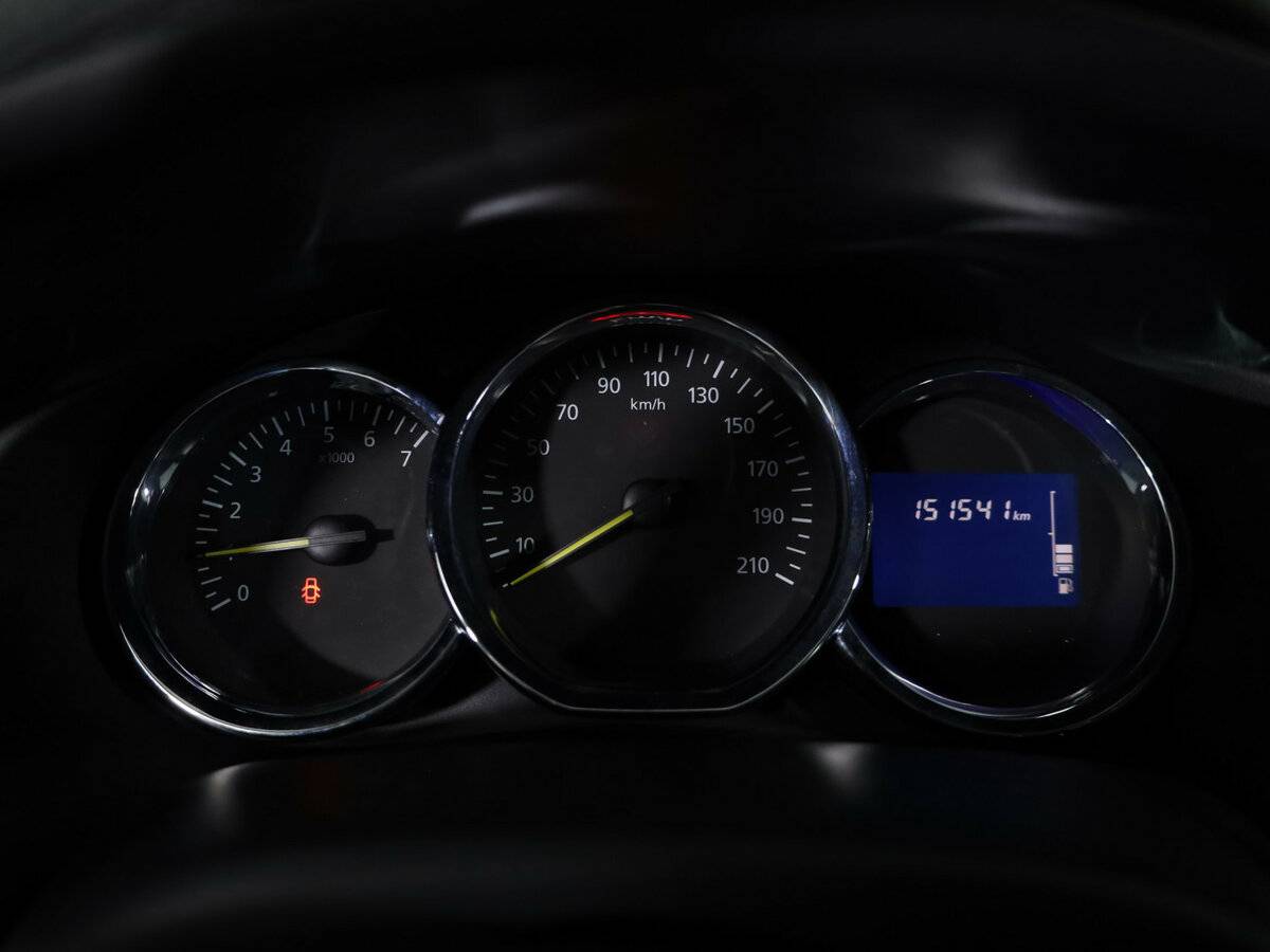 Б/У Рено Логан 2015 года. Фото: #13