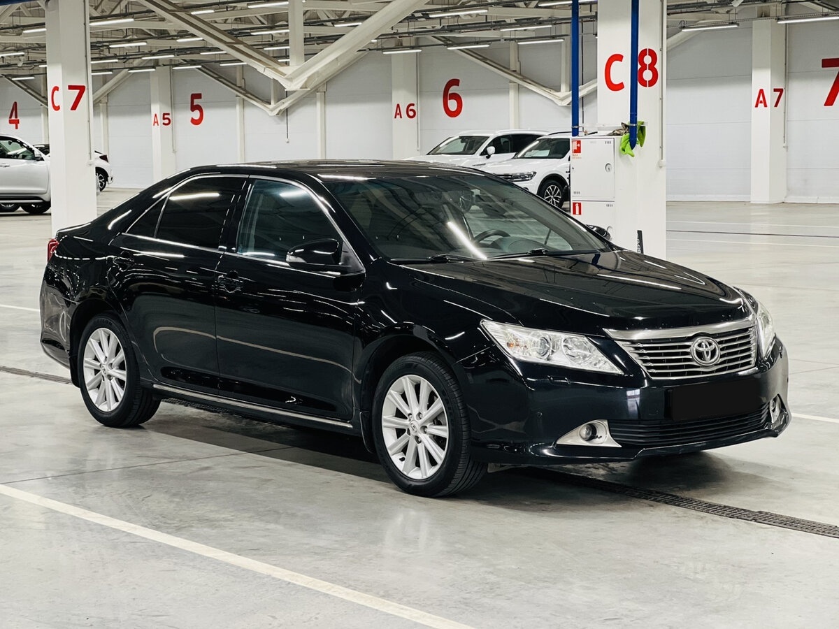 Б/У Тойота Камри 2013 года. Фото: #2