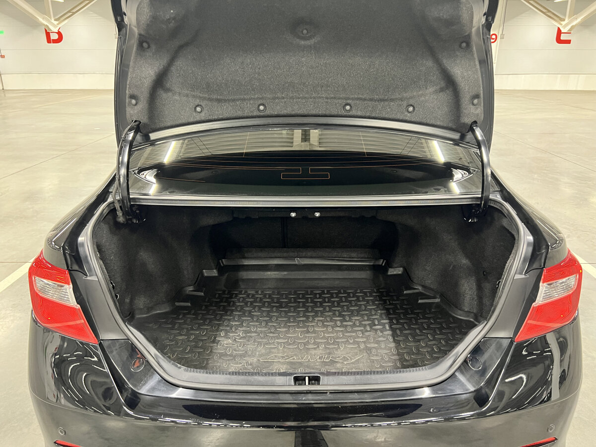 Б/У Тойота Камри 2013 года. Фото: #9