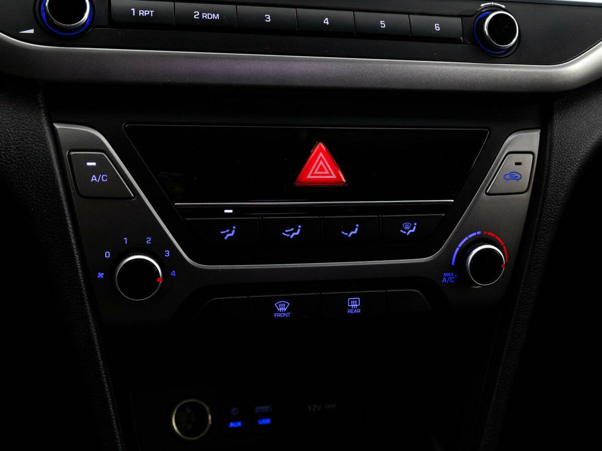 Б/У Хендай Елантра 2016 года. Фото: #10