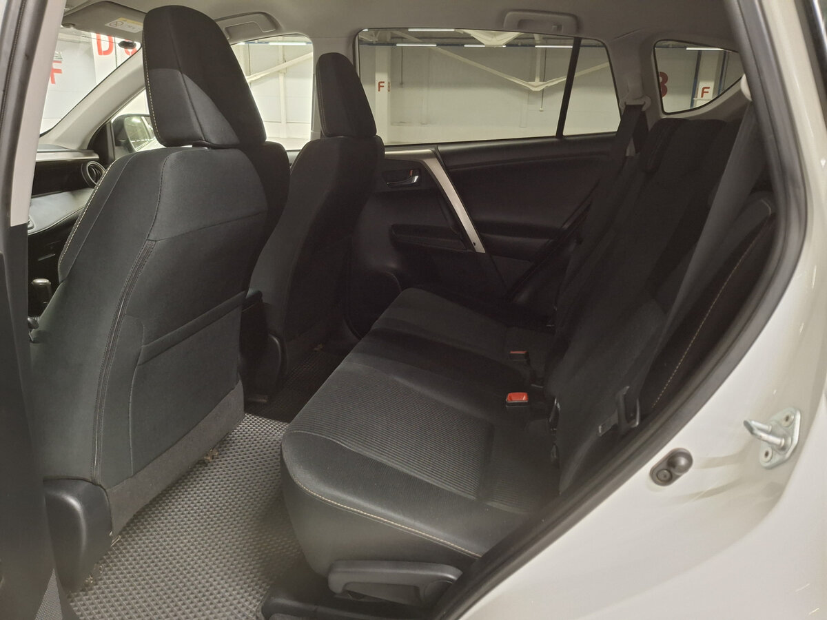 Б/У Тойота Рав4 2014 года. Фото: #11