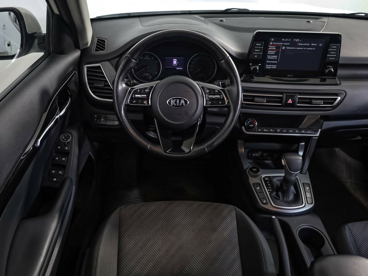 Б/У Киа Сельтос 2021 года. Фото: #8