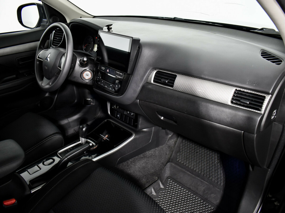 Б/У Митсубиши Оутлэндер 2018 года. Фото: #9