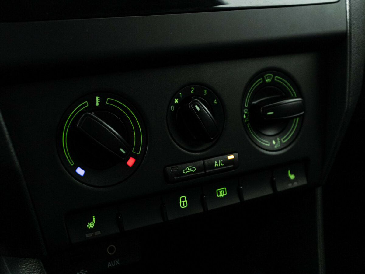 Б/У Шкода Рапид 2015 года. Фото: #14