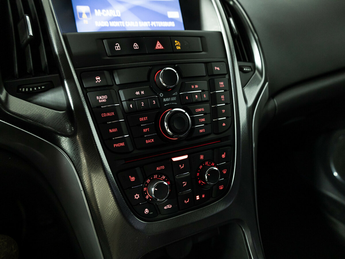 Б/У Опель Астра 2012 года. Фото: #16