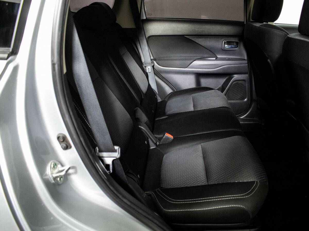 Б/У Митсубиши Оутлэндер 2018 года. Фото: #8