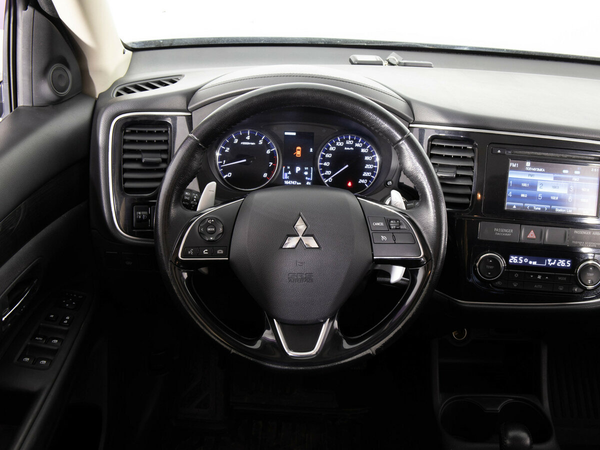 Б/У Митсубиши Оутлэндер 2016 года. Фото: #6