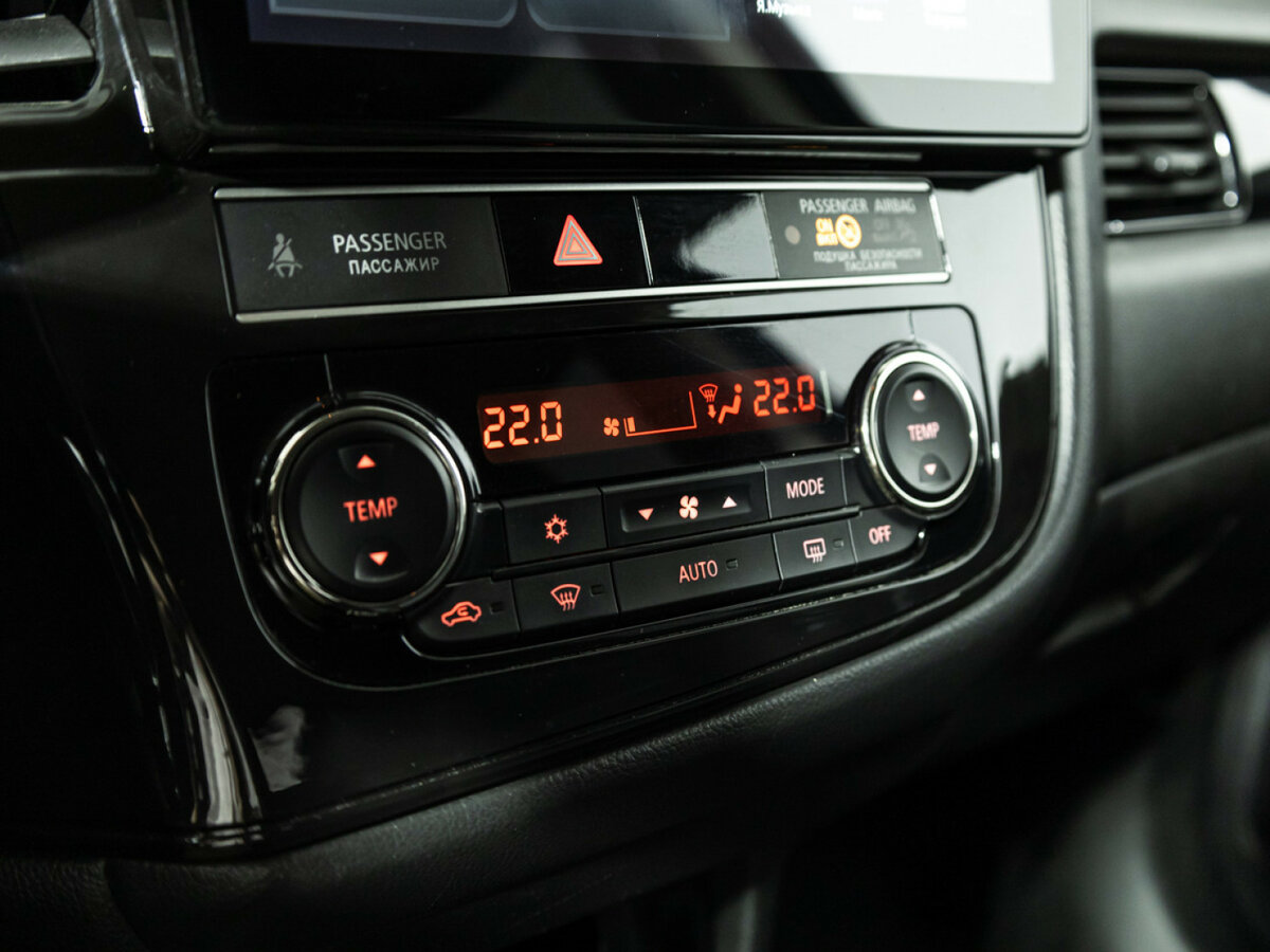 Б/У Митсубиши Оутлэндер 2018 года. Фото: #16