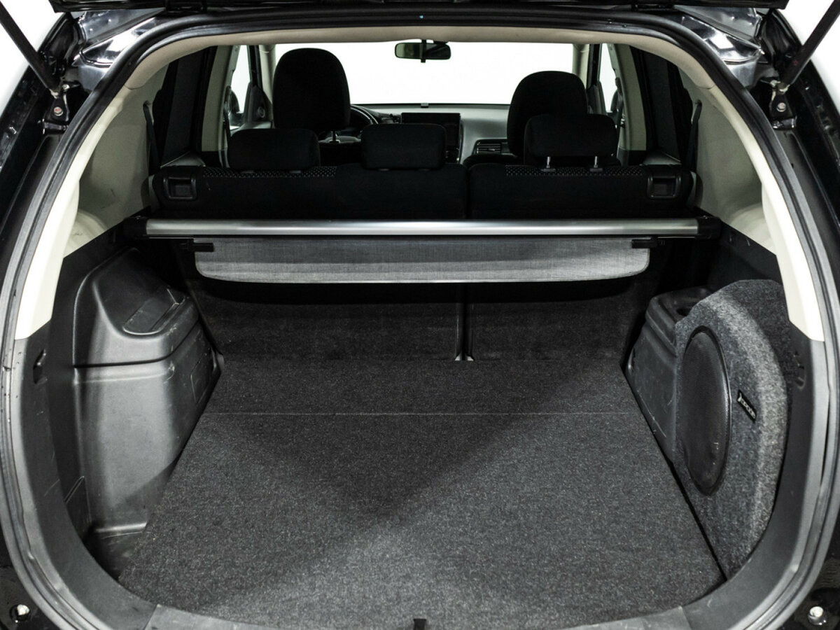 Б/У Митсубиши Оутлэндер 2018 года. Фото: #19