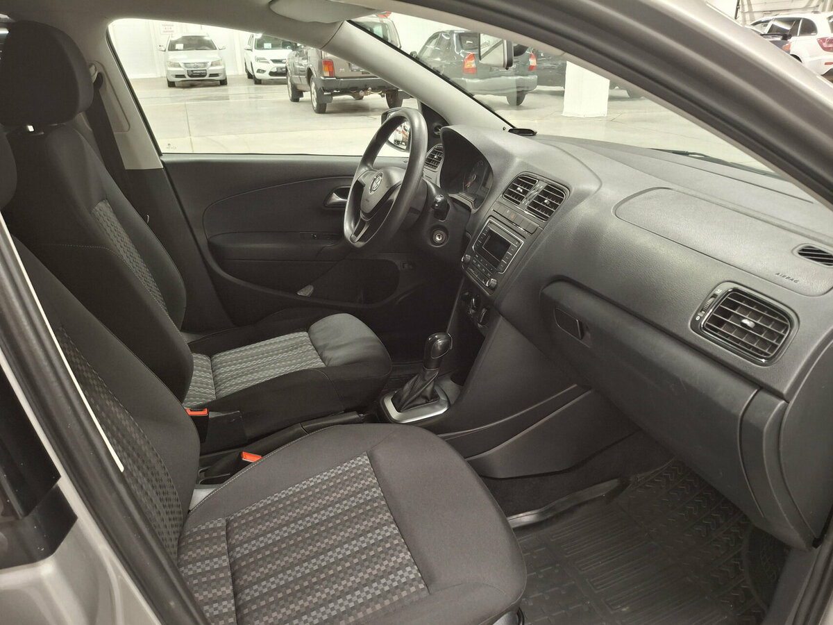 Б/У Фольксваген Поло 2018 года. Фото: #10