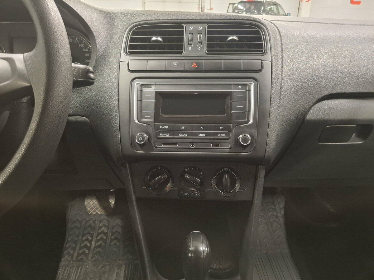 Б/У Фольксваген Поло 2018 года. Фото: #14