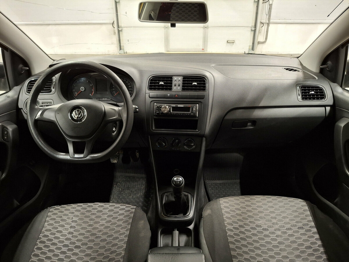Б/У Фольксваген Поло 2017 года. Фото: #13