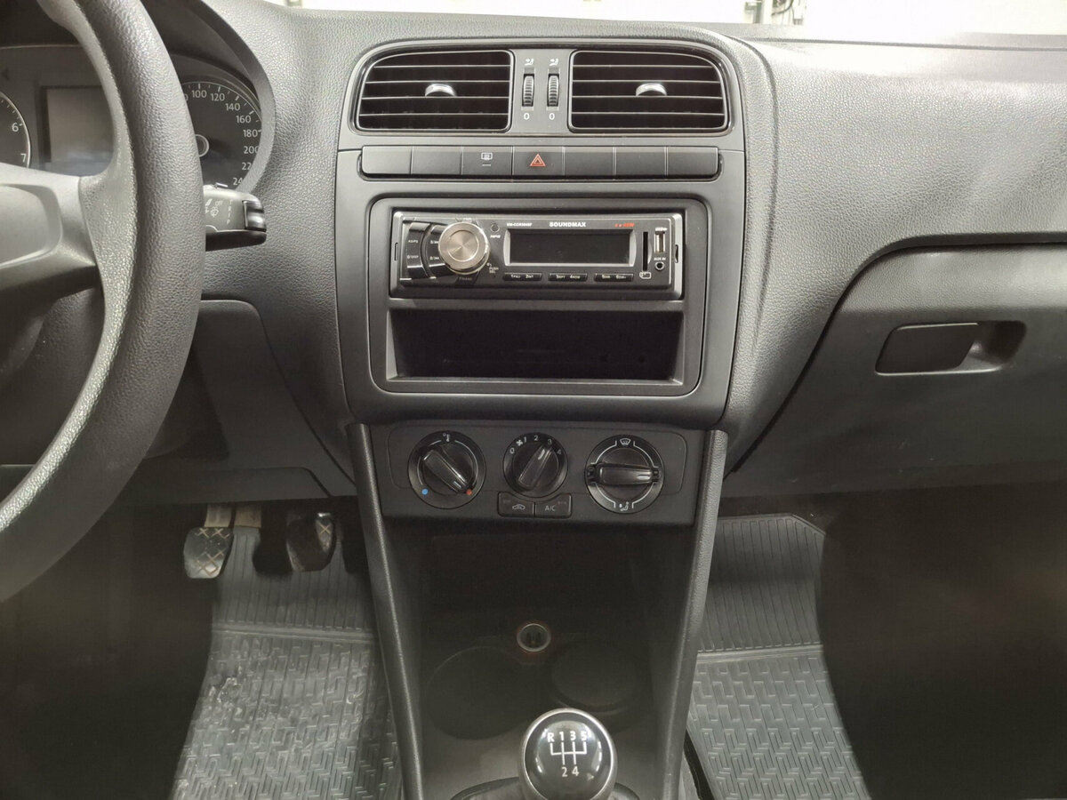 Б/У Фольксваген Поло 2017 года. Фото: #14