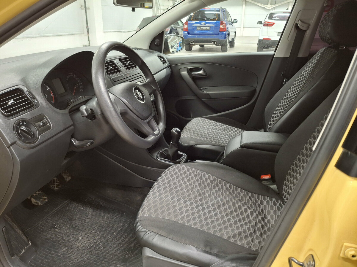 Б/У Фольксваген Поло 2017 года. Фото: #15